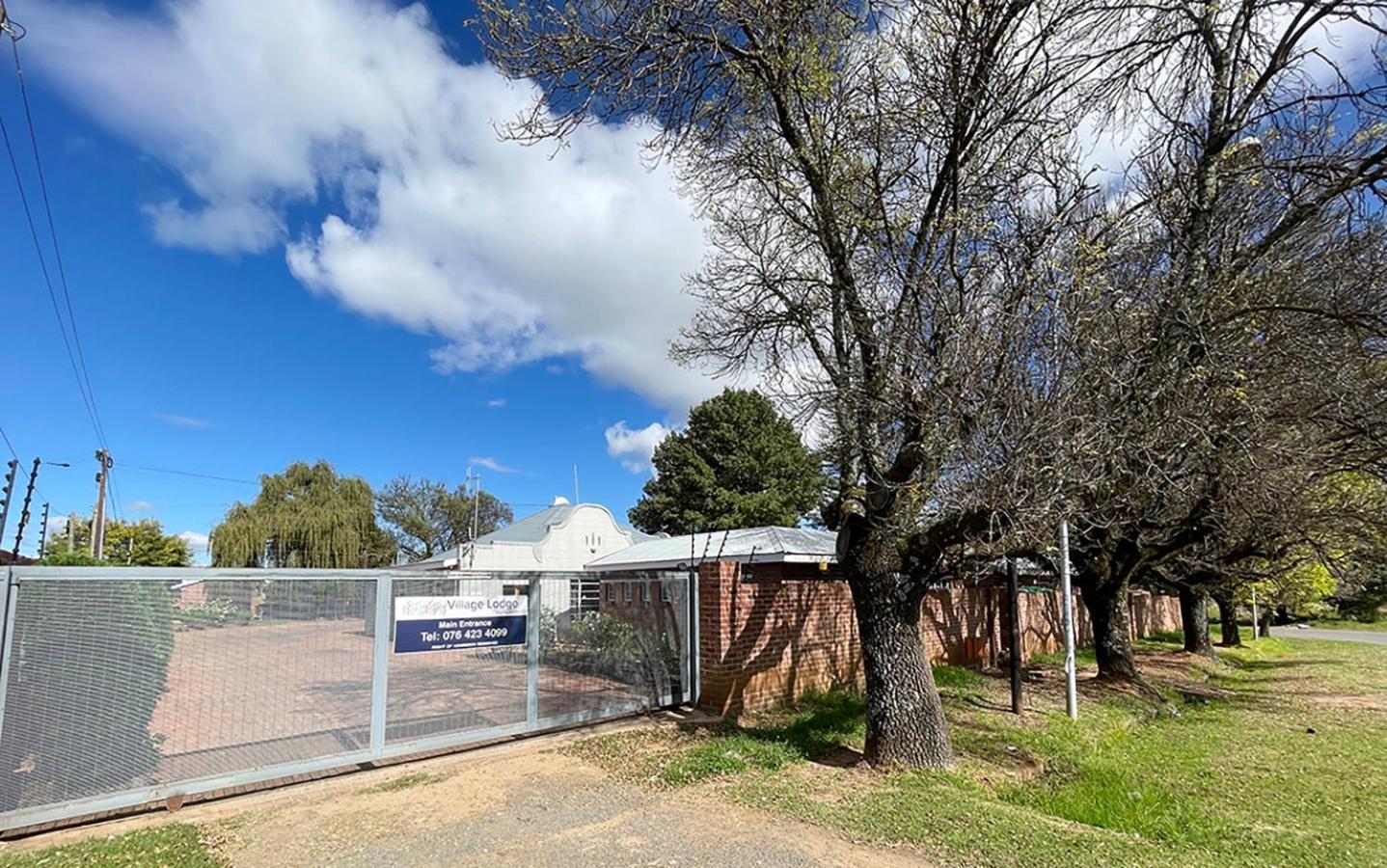 Village Lodge Harrismith Exterior foto