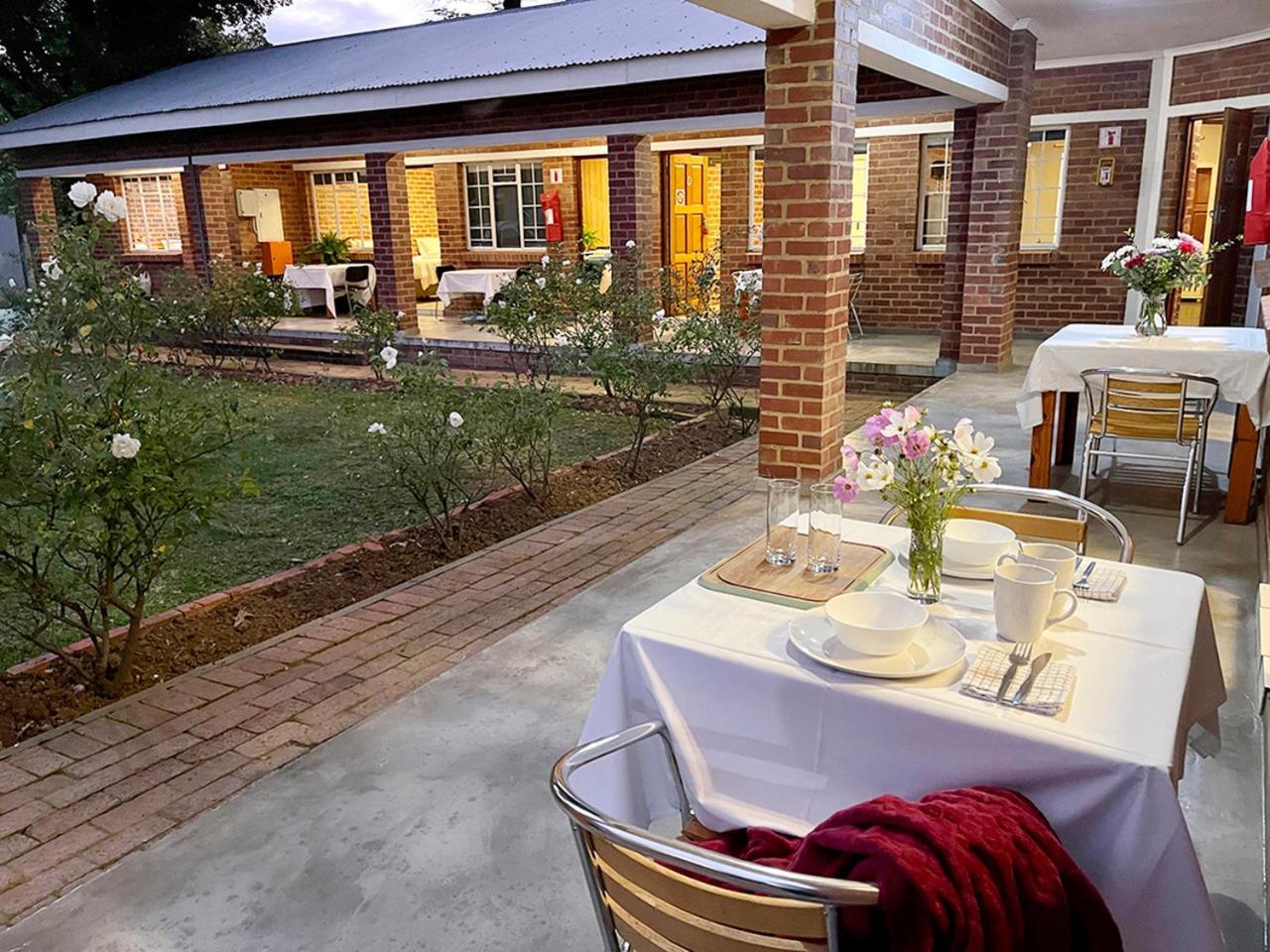 Village Lodge Harrismith Exterior foto