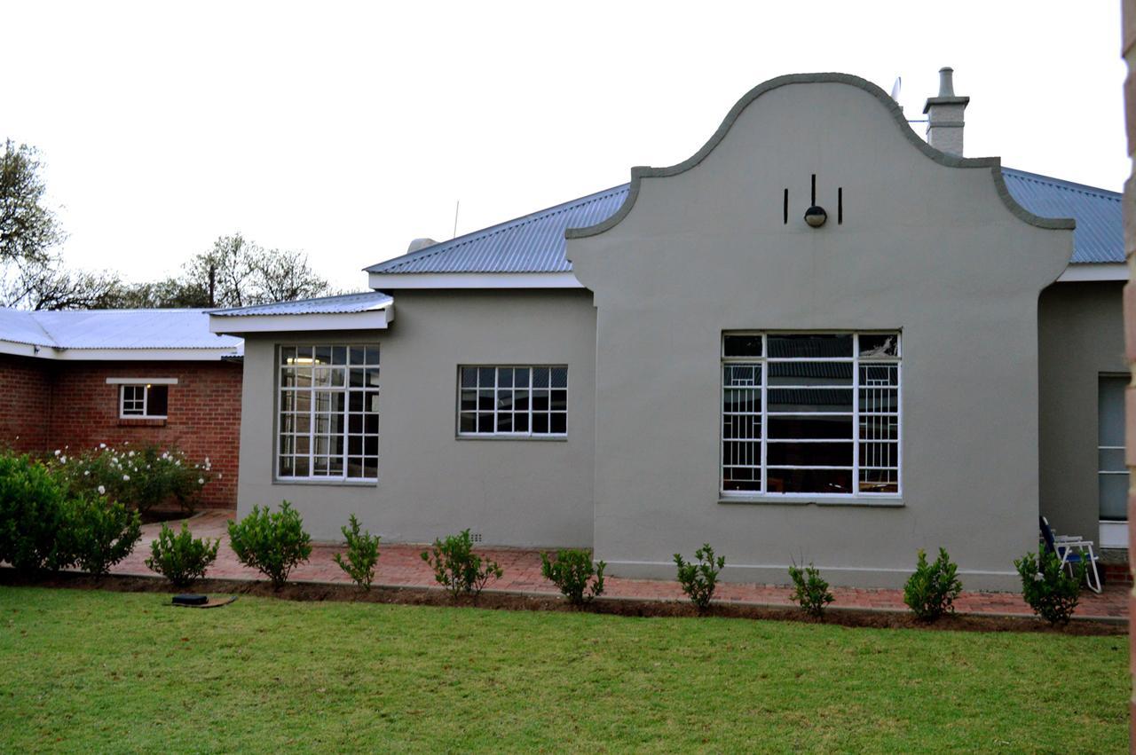 Village Lodge Harrismith Exterior foto
